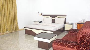 Deluxe Room | Desk, laptop workspace, free WiFi