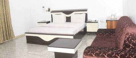 Deluxe Room | Desk, laptop workspace, free WiFi