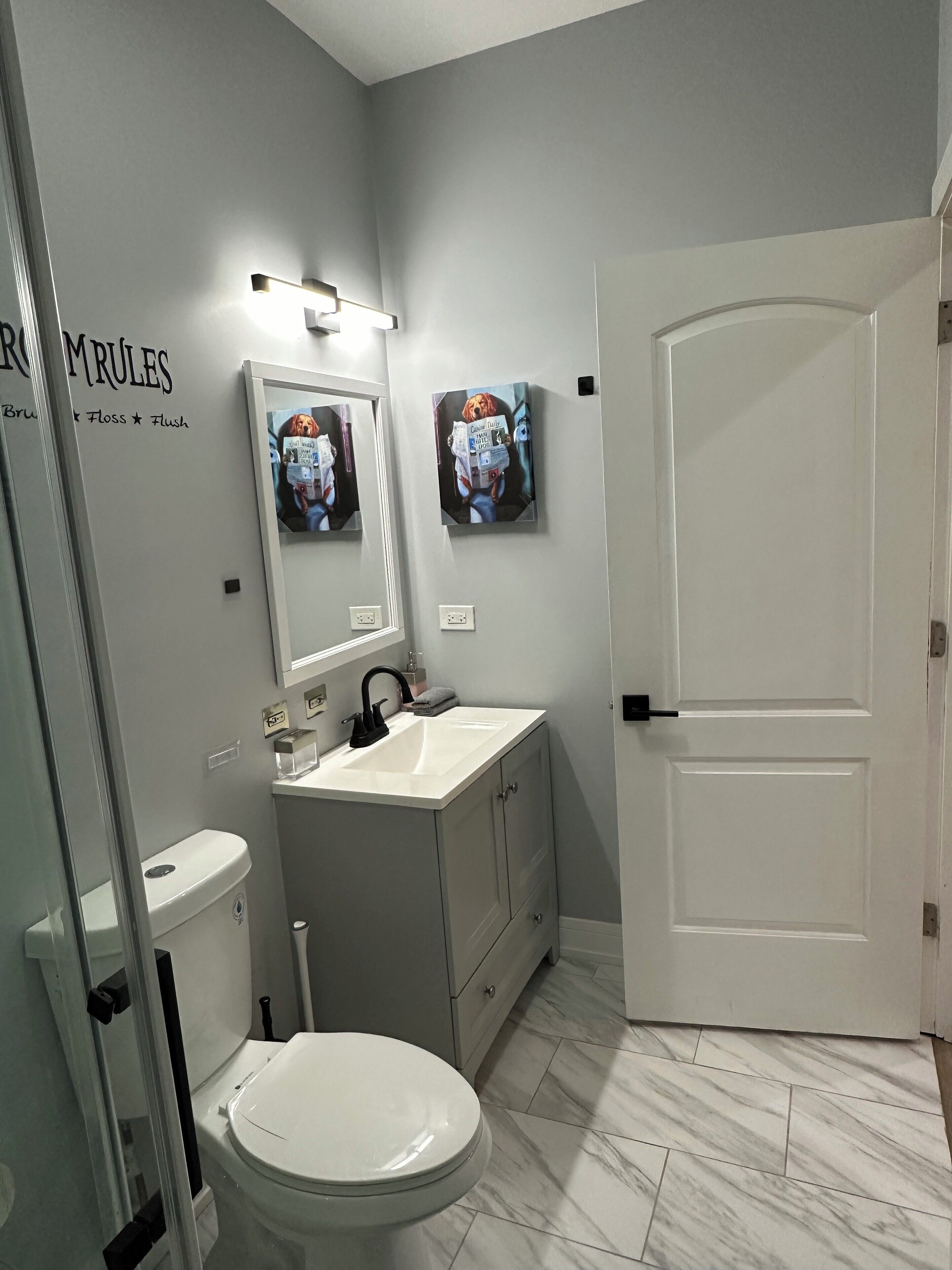 吹风机、毛巾、肥皂、洗发水