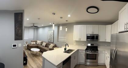Breeze of Bronzeville Chicago: 3 bedroom 2 bath 9 mins from downtown chicago