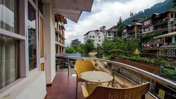 Deluxe szoba, kilátással a völgyre | Széf a szobában, vasaló/vasalódeszka és ingyenes wifi