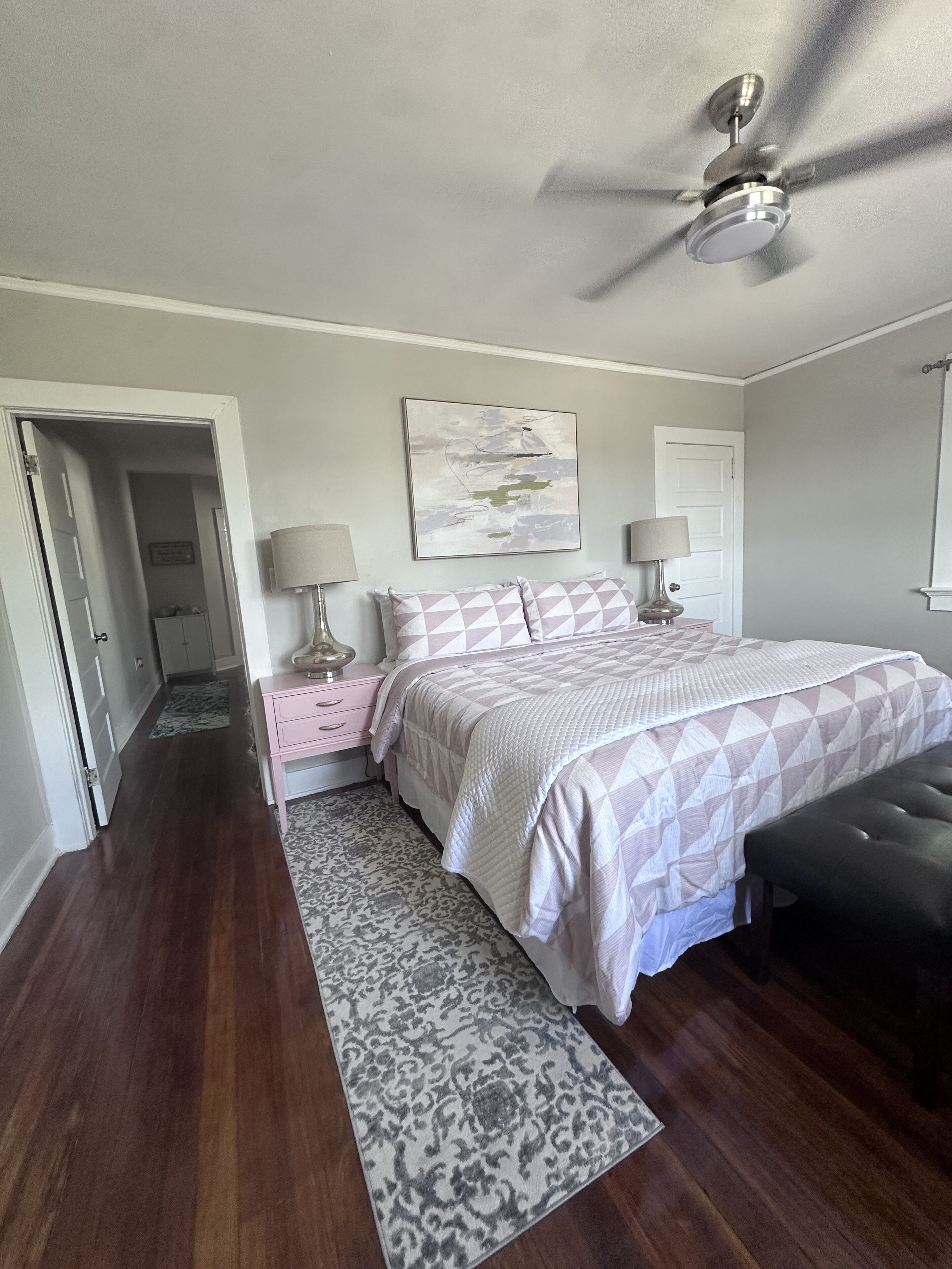 3 slaapkamers, een strijkplank/strijkijzer, wifi, beddengoed