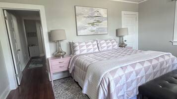 3 slaapkamers, een strijkplank/strijkijzer, wifi, beddengoed