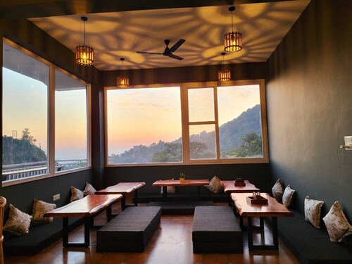 Hotel Alchemy Bistro & Inn