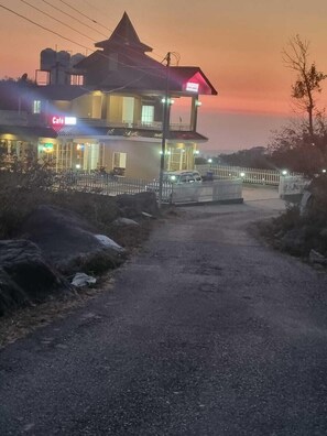 Fachada da propriedade
