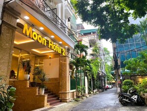 Property entrance - Moon Hotel Do Quang (Hanoi)