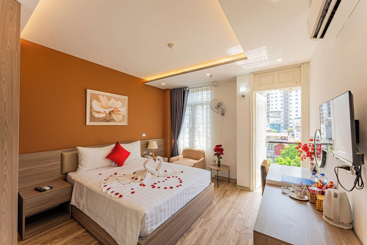 ห้องดีลักซ์ดับเบิล, ระเบียง, วิวเมือง | เครื่องนอนระดับพรีเมียม, ผ้านวมขนเป็ด, มินิบาร์, โต๊ะทำงาน