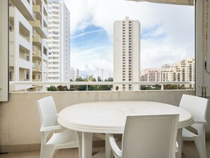 Outdoor dining - Dipcadi Apartment, Praia da Rocha, Portimão (Portimão)