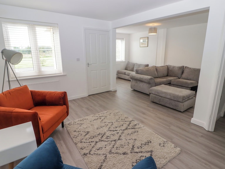 69 Ffordd Y Meillion, Pet Friendly, With A Garden In Llanelli - Burry Port