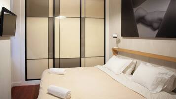 Family Apartment, 2 Bedrooms, Air conditioning | 2 bedrooms, premium bedding, individually furnished, desk