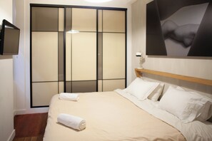 Familie appartement, 2 slaapkamers, airconditioning | 2 slaapkamers, luxe beddengoed, individueel gemeubileerd, een bureau