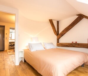 Deluxe-íbúð - borgarsýn | Rúmföt af bestu gerð, sérvalin húsgögn, skrifborð