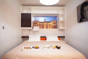 Design Apartment, 2 Bedrooms, Non Smoking | 2 bedrooms, premium bedding, individually furnished, desk