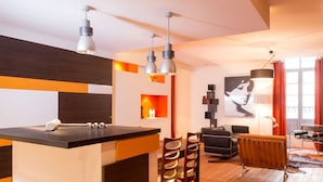 Apartemen Desain, 2 kamar tidur, Bebas Asap Rokok | Dapur pribadi