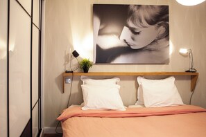 Business appartement, 2 slaapkamers, keuken | 2 slaapkamers, luxe beddengoed, individueel gemeubileerd, een bureau