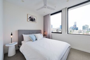 2 bedrooms, iron/ironing board, Internet, bed sheets - Spring Hill 2BR | Near RBWH, CBD + Free Parking (Spring Hill)