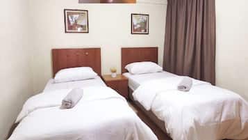 3 habitaciones, tabla de planchar con plancha, wifi y ropa de cama