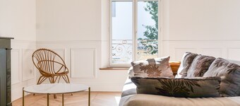 Pretty renovated town house Les Sables sleeps 13