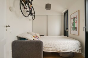 2 bedrooms, iron/ironing board, free WiFi