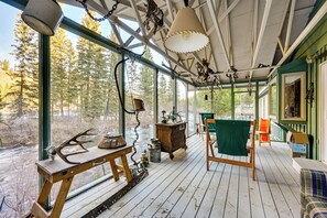 House (2 Bedrooms) | Interior - 22 Mi to Lost Trail Skiing: Serene Winter Retreat (Sula)