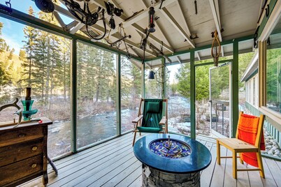 22 Mi to Lost Trail Skiing: Serene Winter Retreat