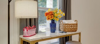 Walk to Churchill Downs: Central Louisville Home!