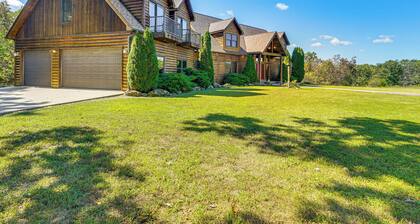 Game Room, Deck & Yard: Lake of the Ozarks Retreat