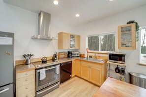 House (3 Bedrooms) | Interior - Lake Wenatchee Getaway w/ Water & Mountain Views! (Leavenworth)