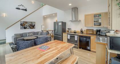 Lake Wenatchee Getaway w/ Water & Mountain Views!