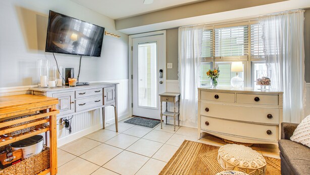 Interior - Walk to Beach: Poolside Condo in Wildwood Crest! (Wildwood Crest)
