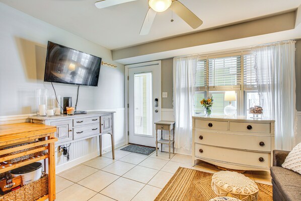 Interior - Walk to Beach: Poolside Condo in Wildwood Crest! (Wildwood Crest)