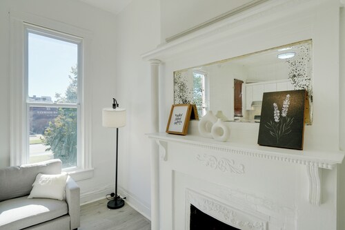 1 Mi to Uofl: Pet-friendly Louisville Apartment!