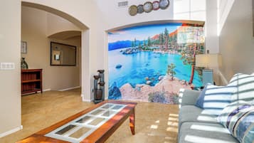 House (5 Bedrooms) | Interior