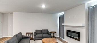 1 Mi to Golf: Quiet Waukee Home w/ Fireplace!