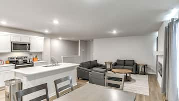 House (3 Bedrooms) | Front of property