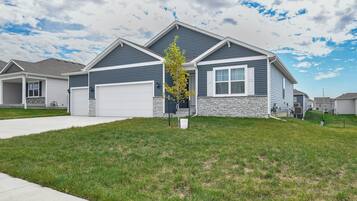 House (3 Bedrooms) | Interior