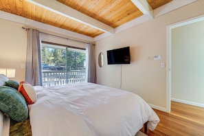Apartment (2 Bedrooms) | Interior - 5 Mi to Northstar Skiing: 'bear Den' Home w/ Decks (Kings Beach)