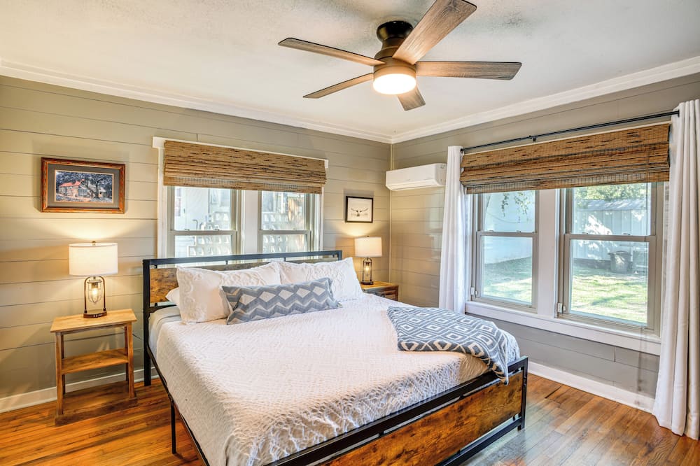 Fire Pit & Small-town Charm: San Angelo Getaway! - Goodfellow Air Force Base, TX