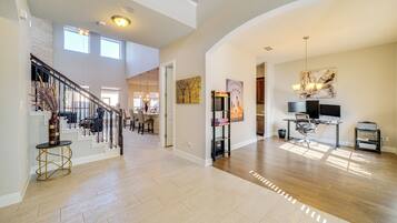 House (4 Bedrooms) | Interior