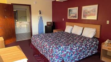 Desk, soundproofing, iron/ironing board, free WiFi