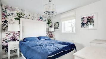 5 bedrooms, WiFi, bed sheets