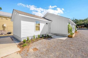 Exterior - Cozy 1BR Duplex Near Beach & Downtown Biloxi (Biloxi)