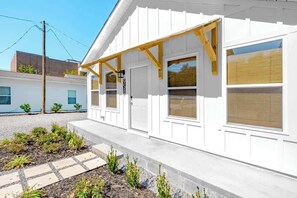 Exterior detail - Cozy 1BR Duplex Near Beach & Downtown Biloxi (Biloxi)