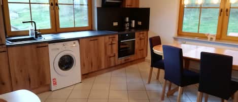 Fridge, oven, stovetop, dishwasher