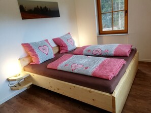2 bedrooms, travel cot, WiFi, bed sheets