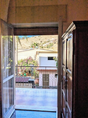 Camera singola, balcone, vista cortile | Vista cortile