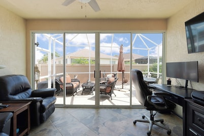 Charming 2/2 Courtyard Villa with Gas Golf Cart in the Village of Bonita