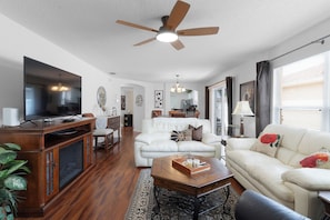Smart TV - Charming 2/2 Courtyard Villa with Gas Golf Cart in the Village of Bonita (The Villages)