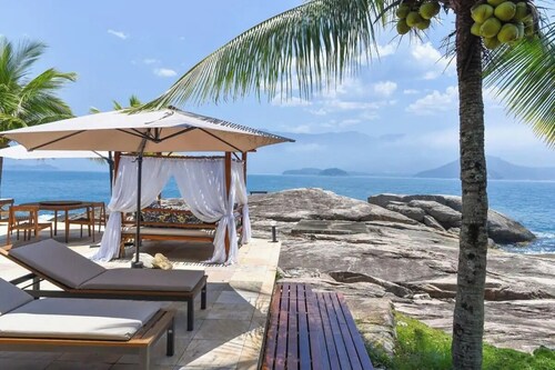 Exclusive Paradise Island