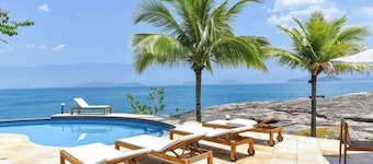 Exclusive Paradise Island